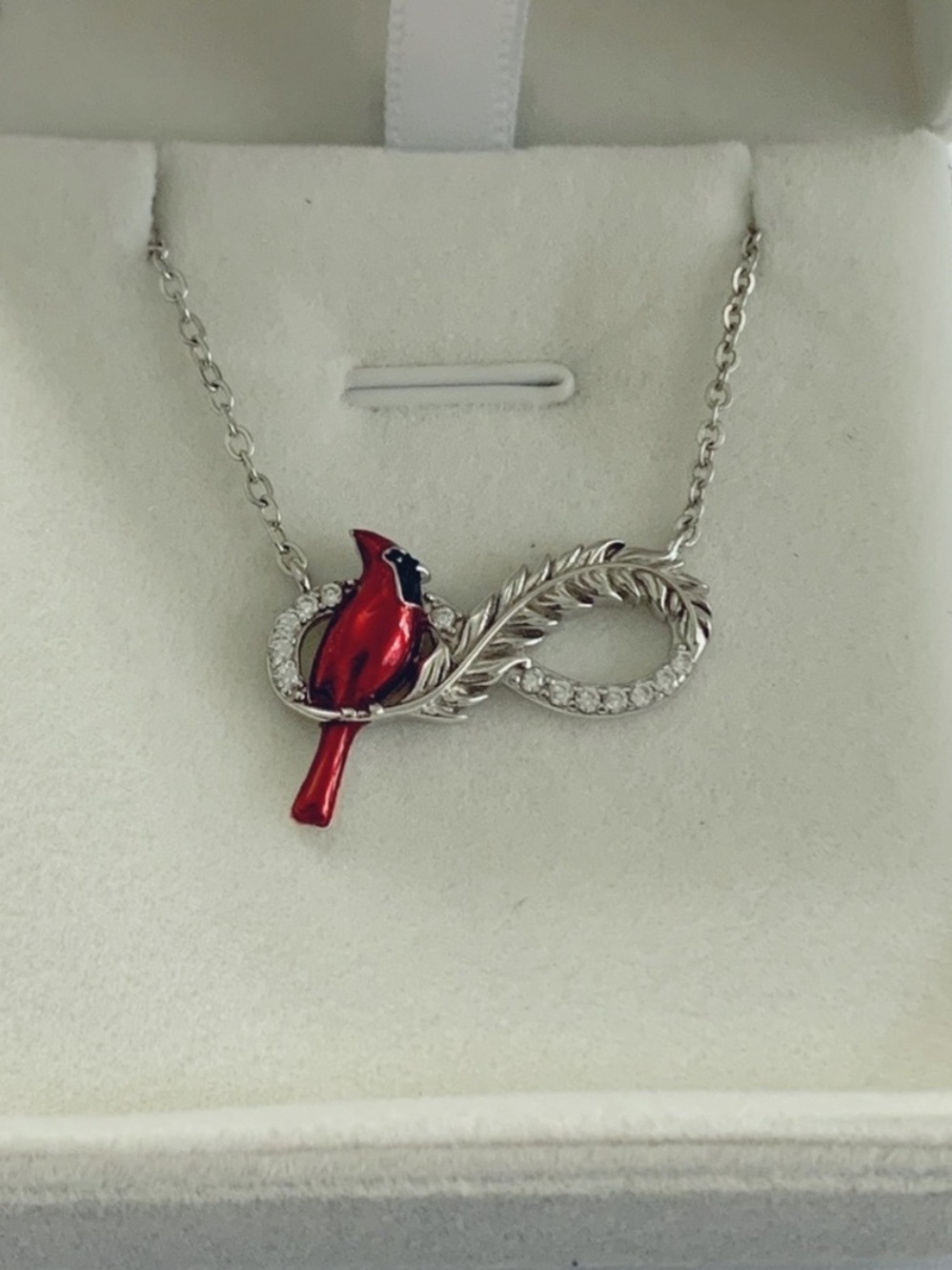 18k Infinity Cardinal Diamond
Necklace Angel Feather
Messenger from Heaven